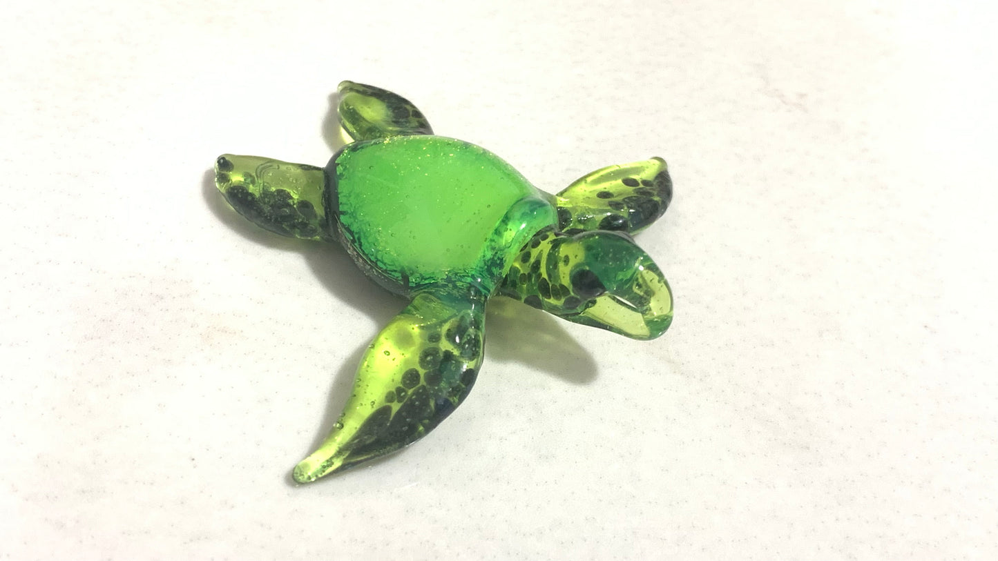 Enchanted Emerald Sea Turtle Glass Pendant Necklace – Handcrafted Coastal Elegance