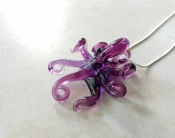 Transparent Purple Octopus Glass Pendant with Gracefully Curled Tentacles – Handcrafted Ocean-Inspired Jewelry