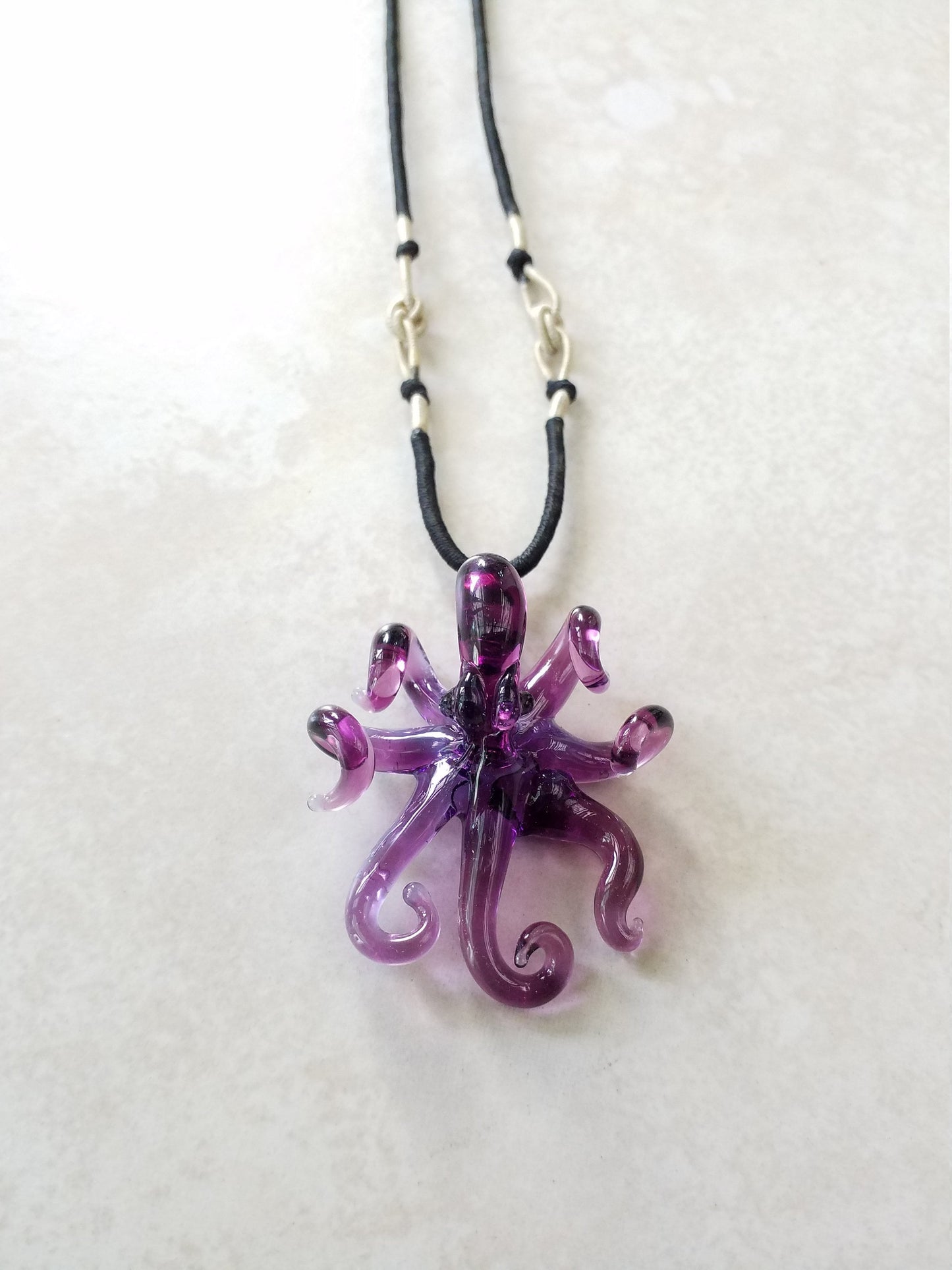 Transparent Purple Octopus Glass Pendant with Gracefully Curled Tentacles – Handcrafted Ocean-Inspired Jewelry